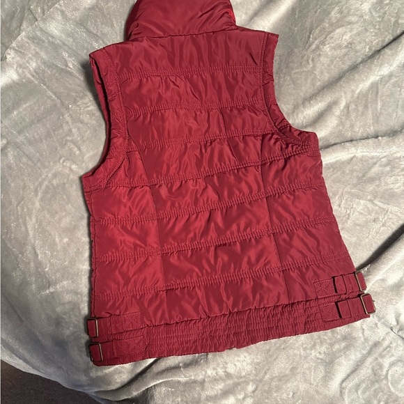 MAURICES Burgundy Quilted Vest Size Small - Picture 3 of 6